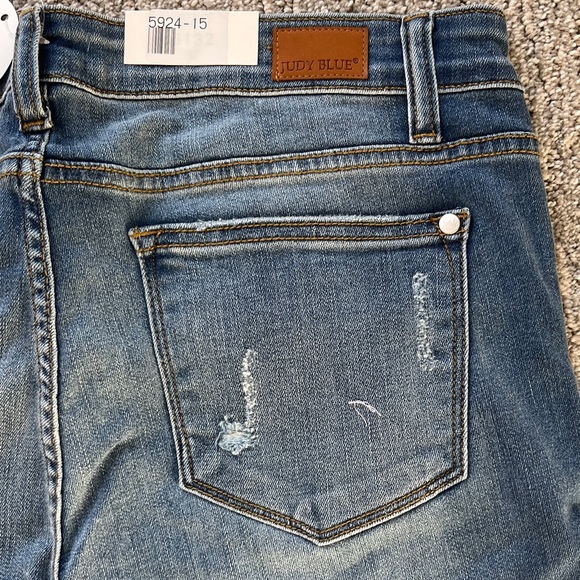 Women's Judy Blue Jeans - Picture 3 of 5